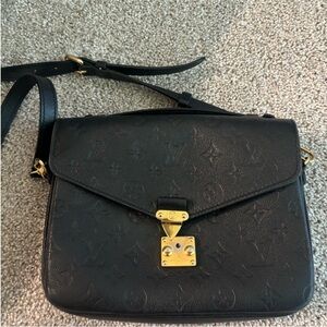 Authentic Louis Vuitton purse can